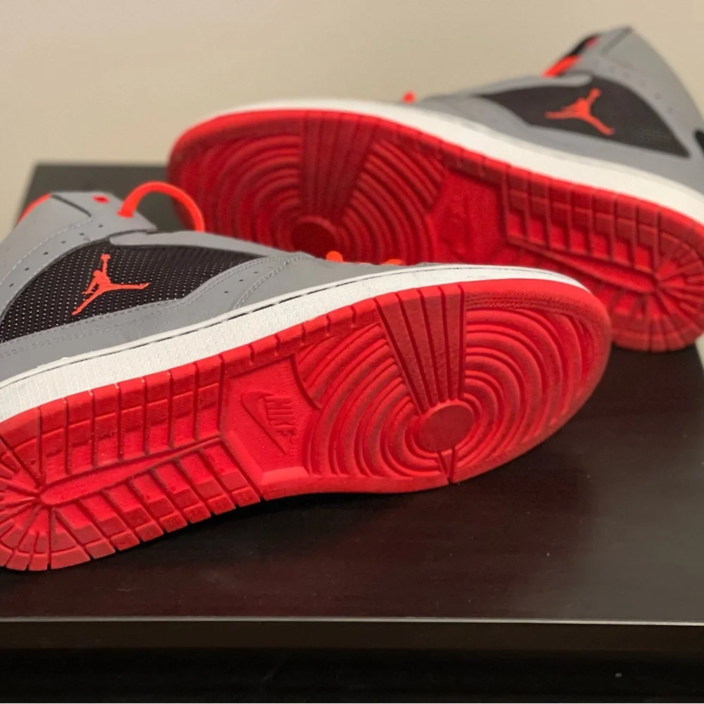 Selling almost new Jordan’s worn couple handful of times condition check photos - Picture 3 of 4